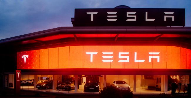 Musk behauptet fälschlicherweise, dass Tesla FSD zehnmal sicherer sei als normales menschliches Fahren