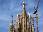 Schaut euch die spektakul&auml;re Zeremonie am Jesus-Christus-Turm der Sagrada Familia an, bei der Gaud&iacute; mit einer Drohnen-Hommage gew&uuml;rdigt wird