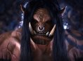 Irrer Cosplayer mimt Grom Hellscream aus World of Warcraft