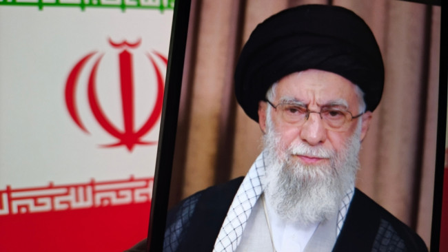 Die Beerdigung des verstorbenen Obersten Führers Irans, Ali Khamenei, beginnt heute und wird eine ganze Woche dauern