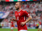 Christian Eriksen ist bei Bewusstsein und "geht gut", nachdem er w&auml;hrend des Freundschaftsspiels D&auml;nemark-Ukraine zusammengebrochen ist