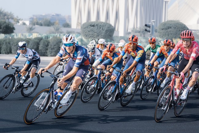 Radfahrer beklagen, dass Abu Dhabi Tadej Pogacar bevorzugt, indem es einen künstlichen Berg baut